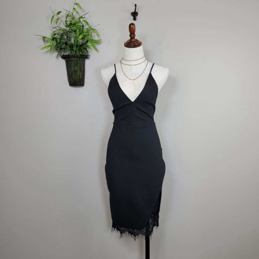 ASTR The Label Bodycon Black Peeking Lace Dress V Neck Spaghetti Strap Mini S